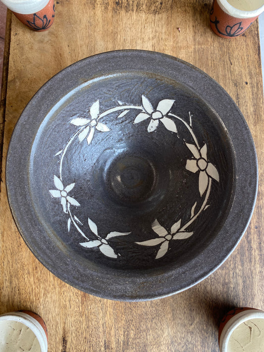 Obsidian wreath bowl